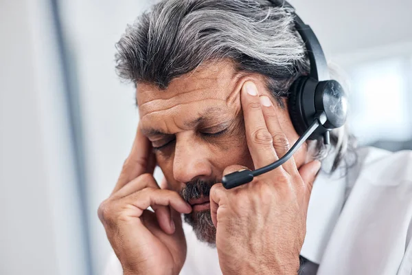 Huvudvärk Call Center Ansikte Och Affärsman Med Depression Telemarketing Misstag — Stockfoto