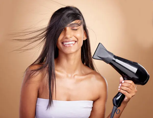 Hairdryer Rambut Dan Wanita Kecantikan Dan Bersinar Perawatan Kosmetik Dengan — Stok Foto