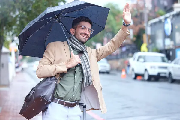 Hombre Feliz Paraguas Taxi Ciudad Para Viajar Levantar Recoger Esperar —  Fotos de Stock