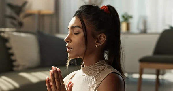 Mujer Yoga Meditación Suelo Namaste Paz Para Chakra Relajarse Respirar — Foto de Stock