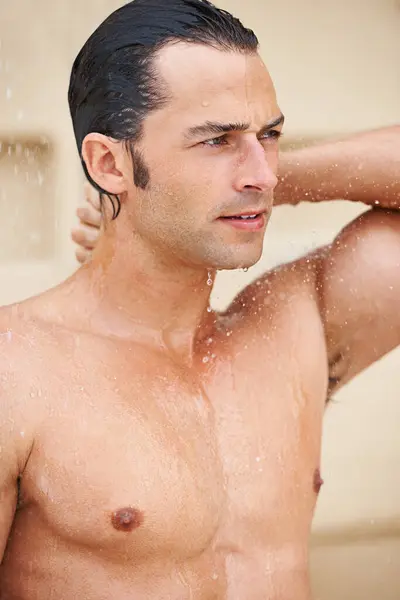 Sprcha Krása Muž Vodou Pro Čištění Mytí Vlasů Péče Zdravou — Stock fotografie