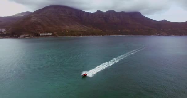 Motorový Člun Dron Oceán Nebo Moře Vlnami Pro Cestování Dovolenou — Stock video