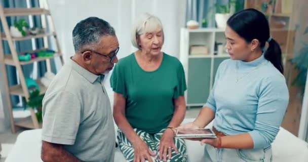 Fyzioterapeut Tablet Nebo Starý Pár Mluví Konzultaci Pomoc Fyzikální Terapie — Stock video