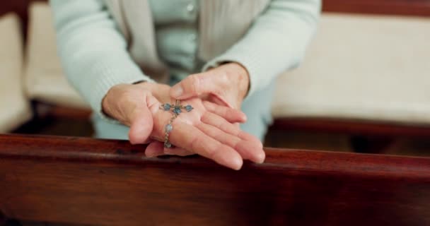 Rosenkranz Gebet Oder Hände Von Frauen Der Kirche Für Gott — Stockvideo