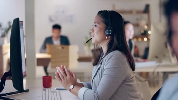 呼叫中心 虚拟助理或亚洲妇女在客户服务 电信或通信方面的工作 在Crm的麦克风耳机或技术支持中解释 帮助台或友好销售代理 — 图库视频影像