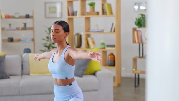 Donna Guerriera Stretching Yoga Casa Con Tecnica Respirazione Equilibrio Corpo — Video Stock