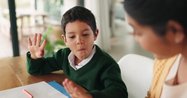 Tarea Matemáticas Madre Cinco Hijos Para Aprender Estudiar Enseñar Para — Vídeo de stock