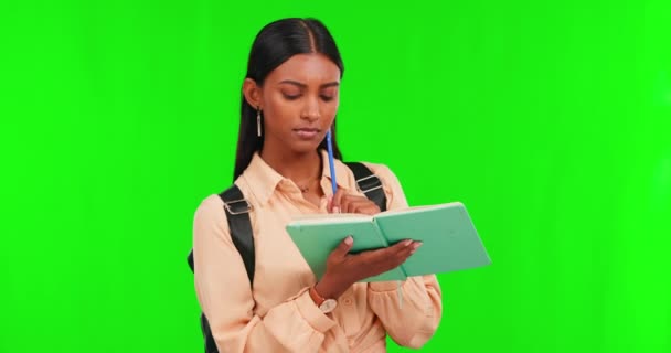 Éducation Écran Vert Fille Écrivant Étudiant Recherche Dans Livre Avec — Video