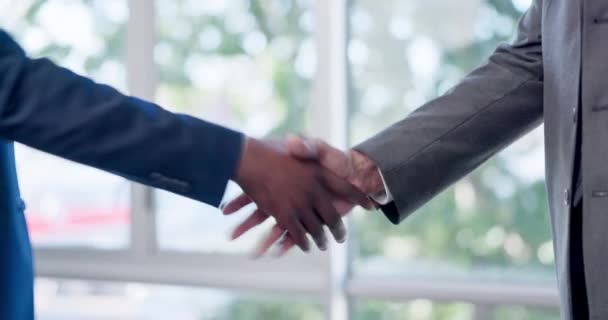 Üzletemberek Kézfogás Találkozó Partnerség B2B Vagy Szívesen Felvételi Együtt Irodában — Stock videók
