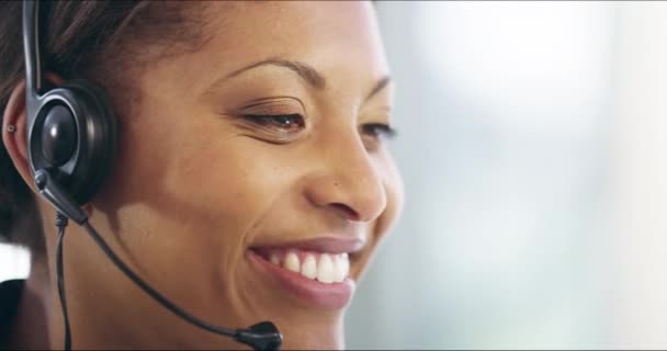 Женское Лицо Колл Центр Коммуникация Телефонной Консультации Офисе Компании Консультации — стоковое видео