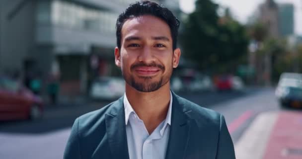 Gesicht Lachen Und Geschäftsmann Einer Reisestadt Glücklich Und Zuversichtlich Auf — Stockvideo