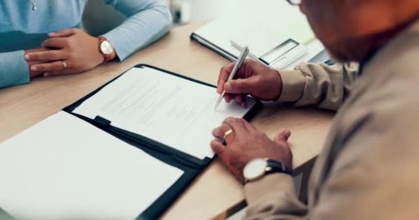 Mãos Advogado Homem Com Contrato Para Assinar Pedido Escrita Documento — Vídeo de Stock