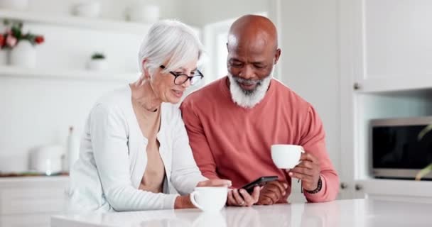 Senior Paar Oder Telefon Mit Kaffee Oder Technologie Für Soziale — Stockvideo