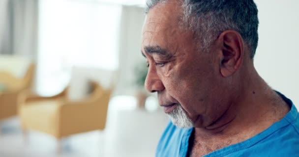 Estrés Pensamiento Anciano Con Depresión Memoria Retiro Con Duda Ansiedad — Vídeos de Stock
