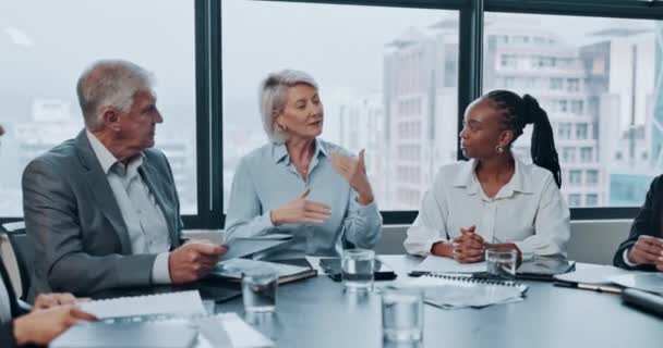 Üzletemberek Menedzser Találkozó Pénzügyi Megbeszélés Meghallgatás Javaslat Visszajelzés Vagy Tanácsadás — Stock videók