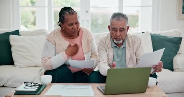 Starý Pár Notebook Životní Pojištění Papírování Stres Pro Finance Správu — Stock video