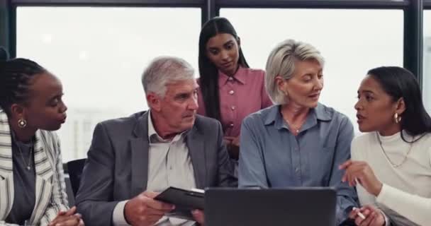 Üzletemberek Laptop Találkozó Együttműködés Dokumentumok Vagy Csapatmunka Tőzsdei Pénzügyi Vagy — Stock videók
