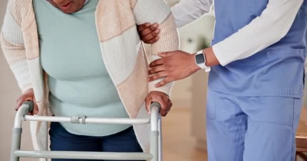 Walker Paciente Enfermera Ayuda Con Caminata Apoyo Cuidado Ancianos Salud — Vídeos de Stock