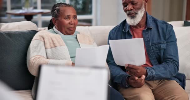Coppia Anziana Fondo Pensione Matrimonio Pensionato Contratto Denaro Consulente Assicurazione — Video Stock