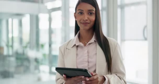 Travail Tablette Portrait Femme Affaires Dactylographiant Email Communication Planification Pour — Video