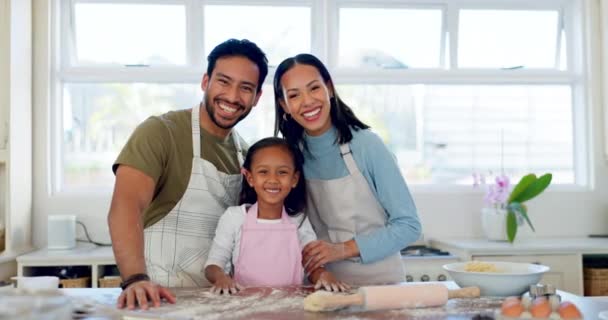 Cucinare Felice Aiutare Con Famiglia Cucina Cibo Colazione Cottura Sorriso — Video Stock