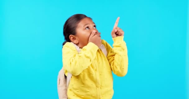 Обличчя Рука Вказує Вау Дівчинці Дитини Студії Поверненням Шкільного Продажу — стокове відео
