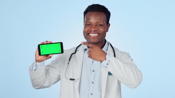 Зелений Екран Телефон Людина Лікар Вказівкою Руки Студії Язатися Нами — стокове відео