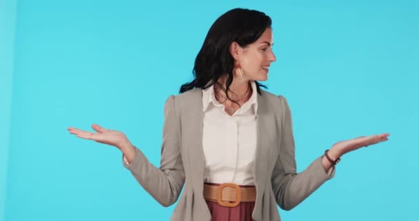 Portrait Femme Affaires Mains Avec Décision Spectacle Choix Sur Maquette — Video