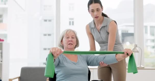 Özürlü Yaşlı Kadın Fizyoterapi Rehabilitasyon Için Esneme Bandı Sağlık Değerlendirmesi — Stok video