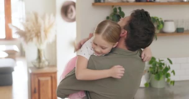 Cuidados Amor Pai Abraçar Criança Ligação Uma Cozinha Juntos Animado — Vídeo de Stock