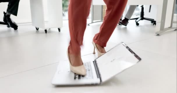 Laptop Afaceri Picioare Femeie Supărată Stres Pentru Glitch 404 Sau — Videoclip de stoc