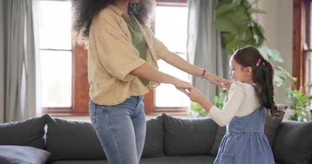 Tanz Liebe Und Mutter Mit Mädchen Hause Für Bindung Zeitqualität — Stockvideo