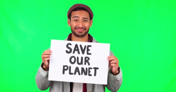 緑の画面 正義と地球のためにモックアップでプロモーションの持続可能性によって看板に直面し 抗議します 気候変動のための紙とサインとポスターを持つ若いアジアの男 学生とボランティア — ストック動画