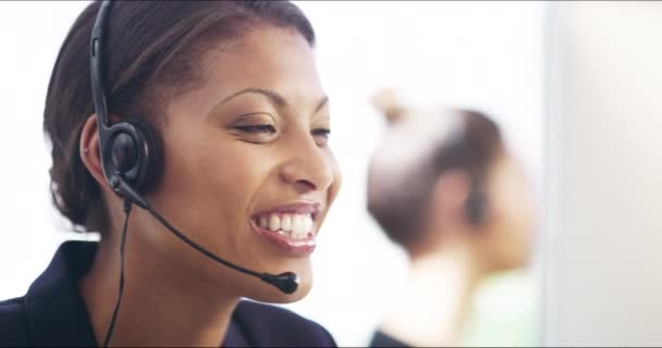Femme Contactez Nous Communication Dans Une Consultation Téléphonique Avec Sourire — Video