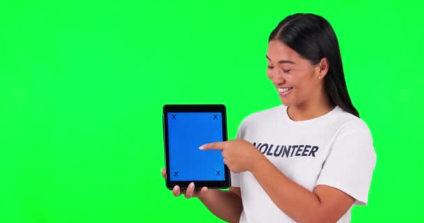 Tablet Advertising Woman Volunteer Green Screen Background Studio Holding Display — Stock Video