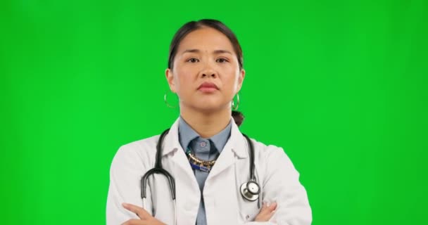 Arzt Gesicht Und Frau Mit Verschränkten Armen Auf Grünem Bildschirm — Stockvideo