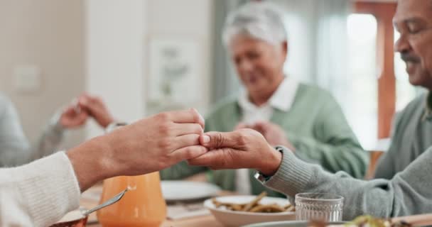 Family People Holding Hands Praying Food Dinner Table Home Closeup — Wideo stockowe