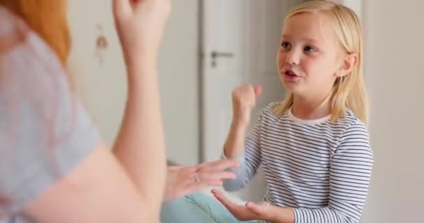 Pedra Papel Tesoura Para Mãe Filha Feliz Com Jogo Engraçado — Vídeo de Stock