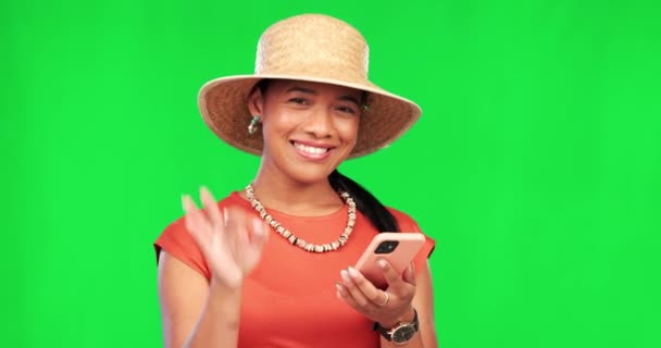 Tamam Yeşil Ekran Stüdyosundaki Kadının Telefon Portresi Mobil Uygulama Üzerinde — Stok video