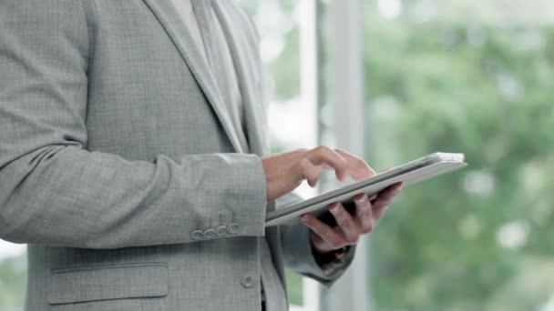Mãos Digitação Uma Pessoa Com Tablet Trabalho Para Comunicação Mail — Vídeo de Stock