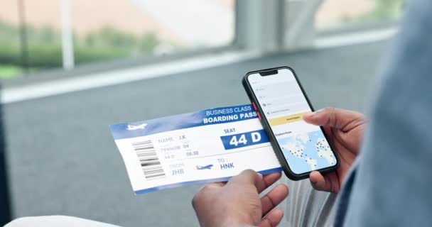 Telefone Tela Mão Com Bilhete Para Viajar Aeroporto Cartão Embarque — Vídeo de Stock