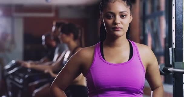 Mutluluk Kişisel Antrenör Antrenmana Özgüveni Olan Bir Kadın Spor Fitness — Stok video