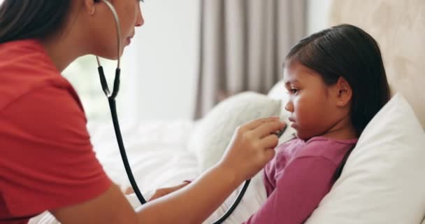 Дыхание Доктор Больной Ребенок Спальне Осмотра Здоровья Проверки Дыхания Разговоры — стоковое видео