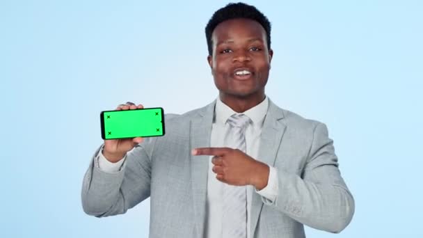 Pantalla Verde Teléfono Hombre Negocios Con Mano Apuntando Estudio Para — Vídeos de Stock
