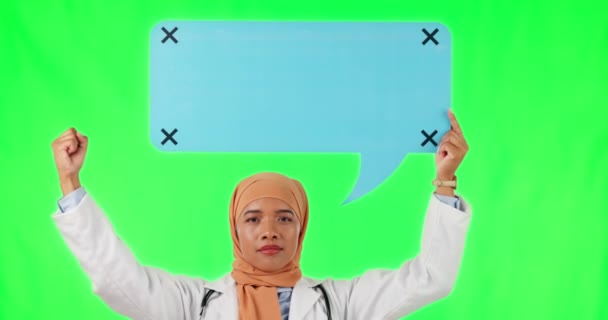 Mulher Muçulmana Médico Protesto Bolha Fala Tela Verde Contra Fundo — Vídeo de Stock