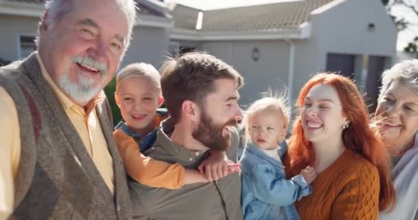 Selfie Med Bedsteforældre Forældre Børn Gården Nyt Hus Smil Generationer – Stock-video