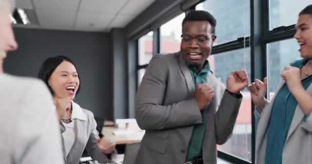Ділові Люди Група Танець Офісі Святкування Успіху Мотивації Бонусу Корпоративна — стокове відео