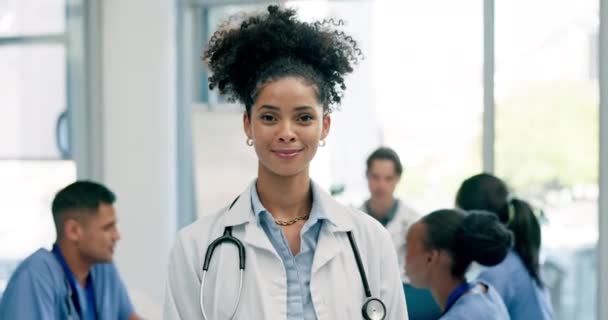 Mulher Feliz Médico Liderança Saúde Reunião Trabalho Equipe Planejamento Hospital — Vídeo de Stock