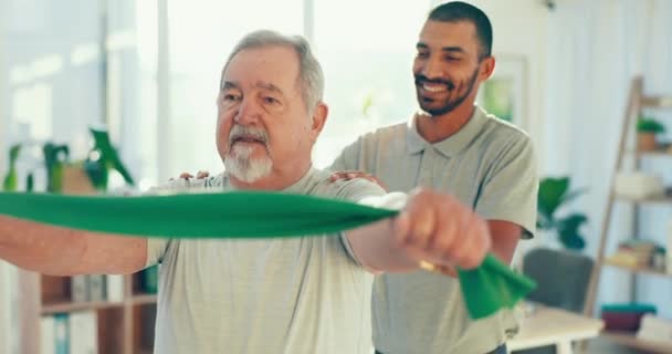 Fisioterapi Peregangan Band Dan Pria Senior Untuk Dukungan Dokter Dalam — Stok Video