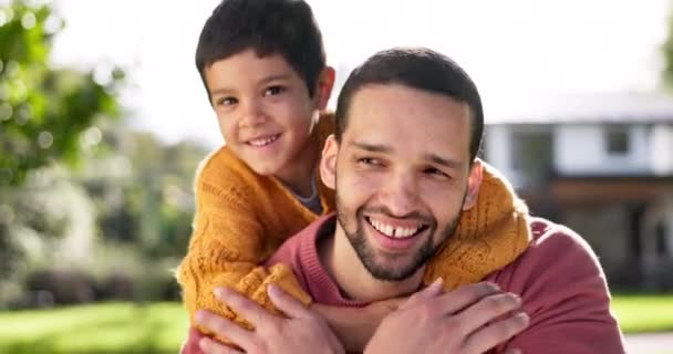 Pai Felicidade Filho Volta Livre Com Ligação Para Relacionamento Com — Vídeo de Stock